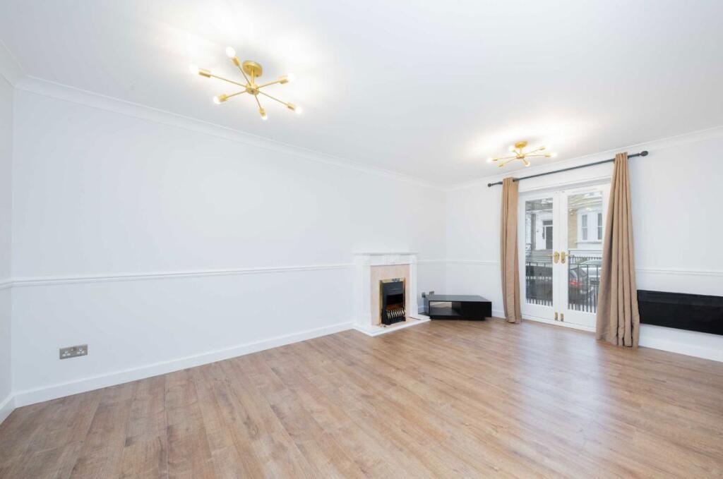 2 Bed Flat, Shillingstone House, W14 photo 2