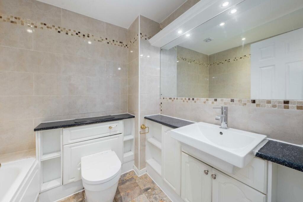 2 Bed Flat, Shillingstone House, W14 photo 5