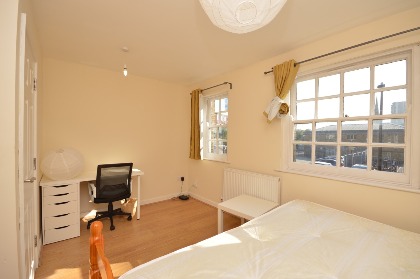3 Bed Terraced House, Steels Lane, E1 photo 2