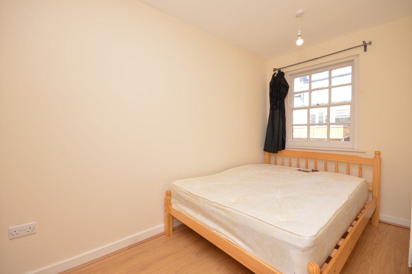 3 Bed Terraced House, Steels Lane, E1 photo 3