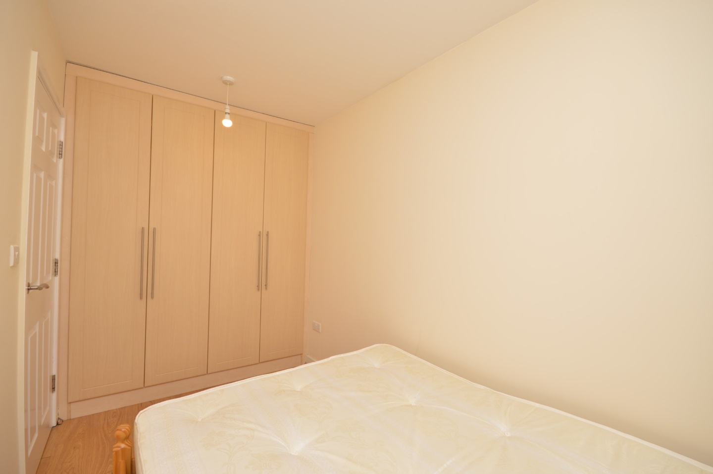 3 Bed Terraced House, Steels Lane, E1 photo 4
