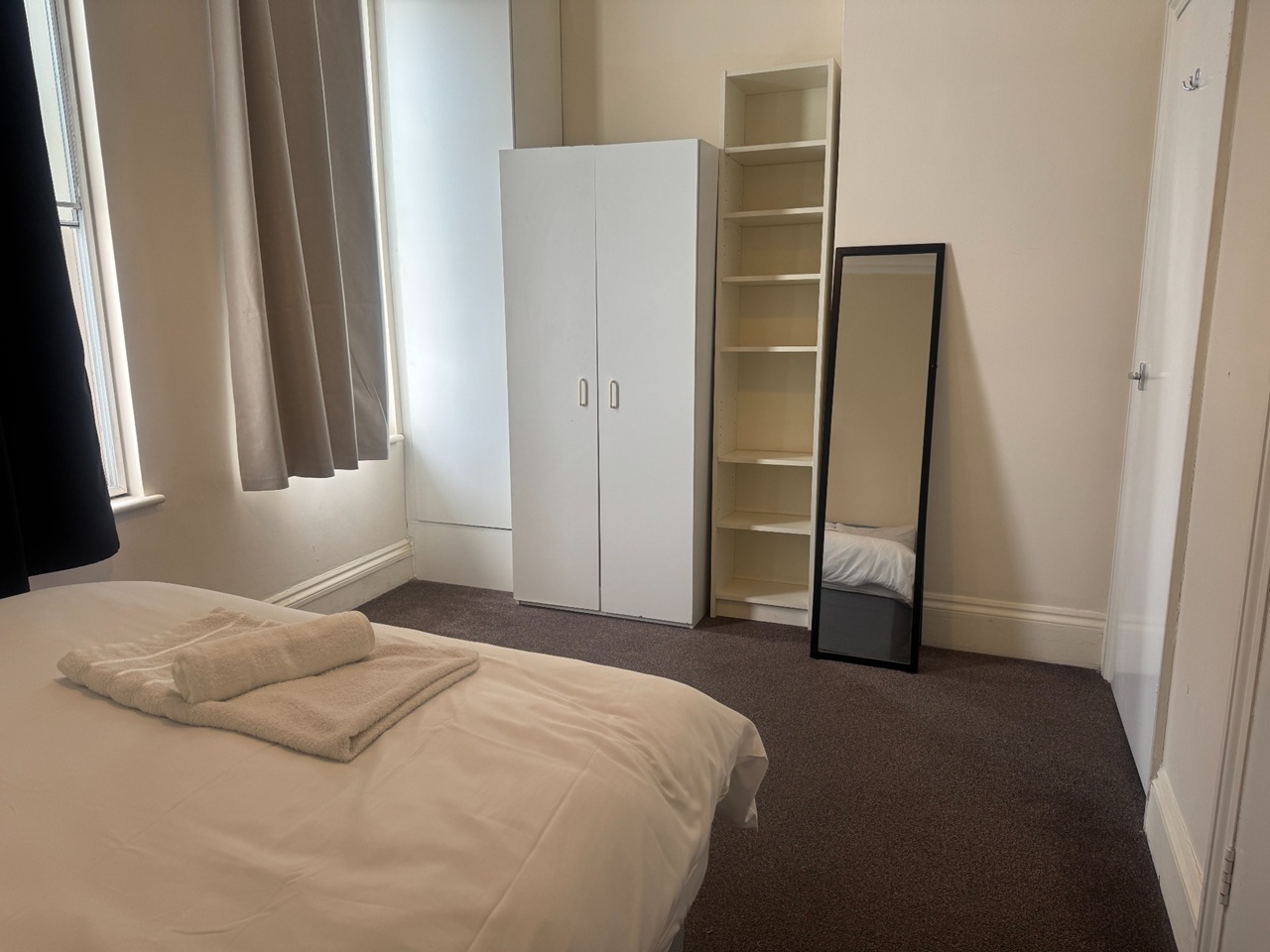 2 Bed Flat, Royal Oak Building, E1 photo 5