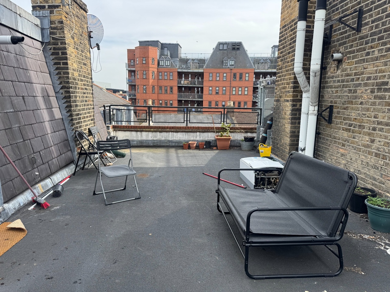 1 Bed Flat, Royal Oak Building, E1 photo 3