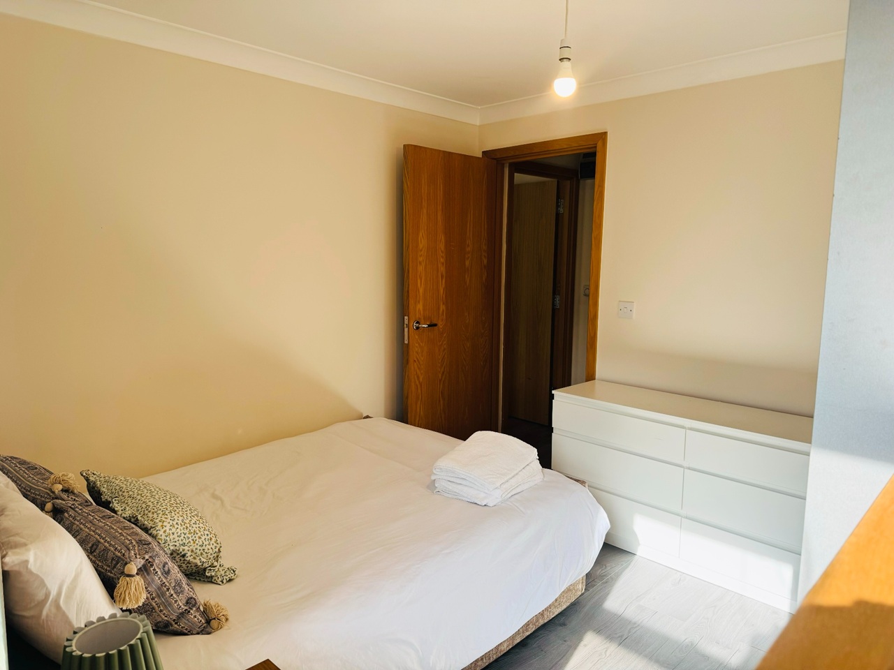 1 Bed Flat, Royal Oak Building, E1 photo 2