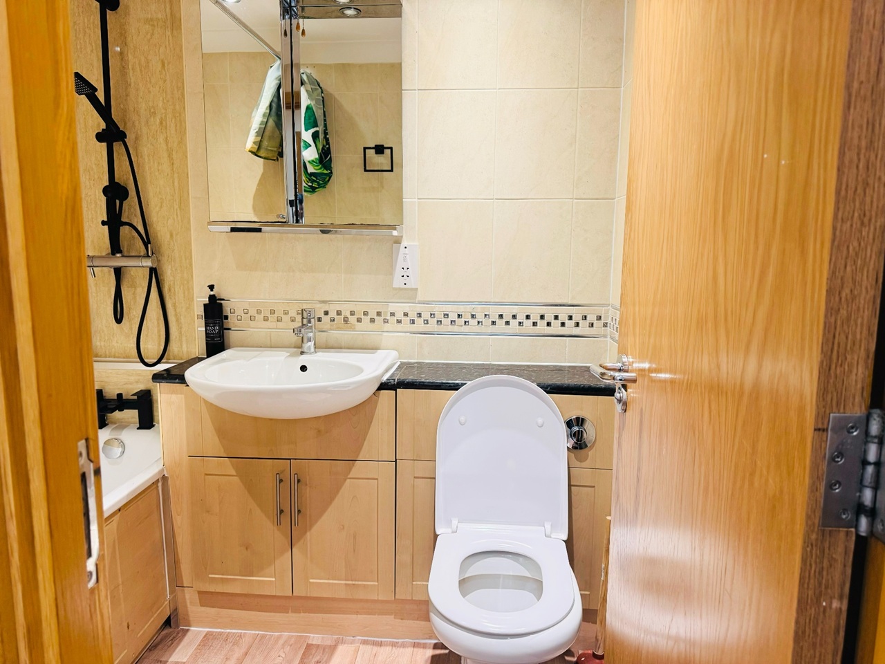 1 Bed Flat, Royal Oak Building, E1 photo 4