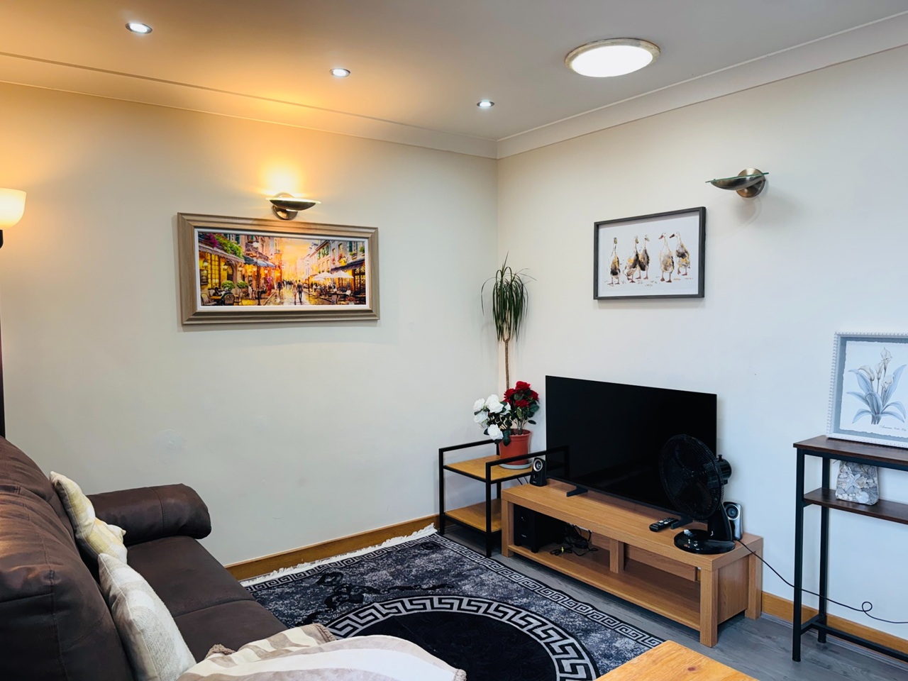 1 Bed Flat, Royal Oak Building, E1 photo 5
