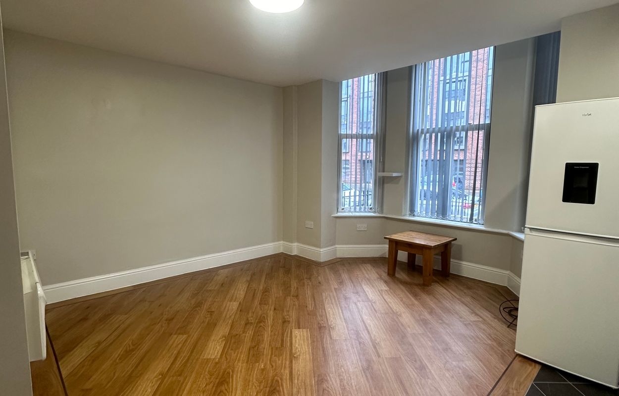 1 Bed Flat, Bedford St South, L7 photo 3