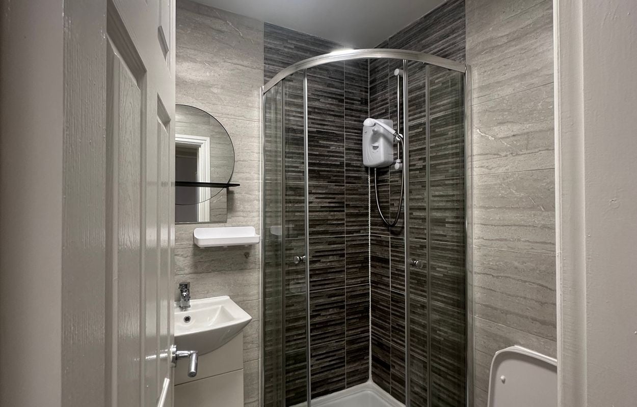 1 Bed Flat, Bedford St South, L7 photo 2