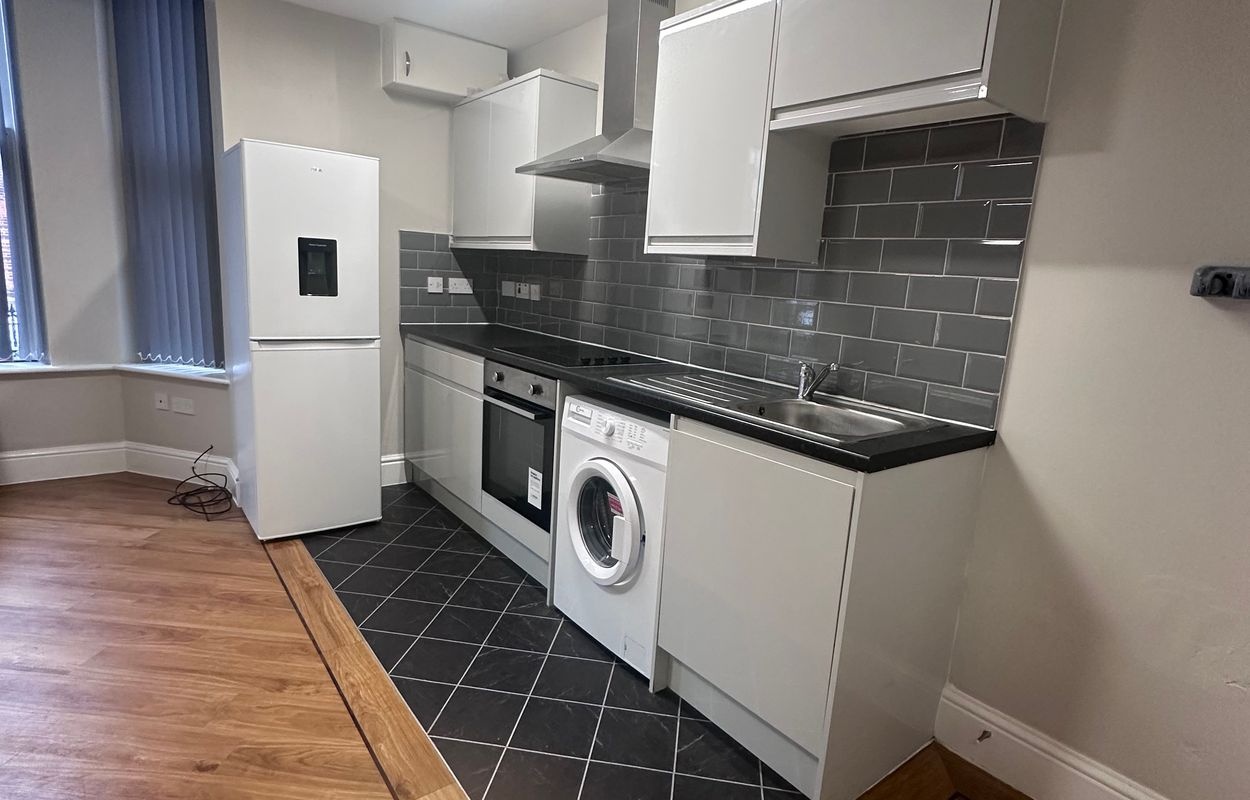 1 Bed Flat, Bedford St South, L7