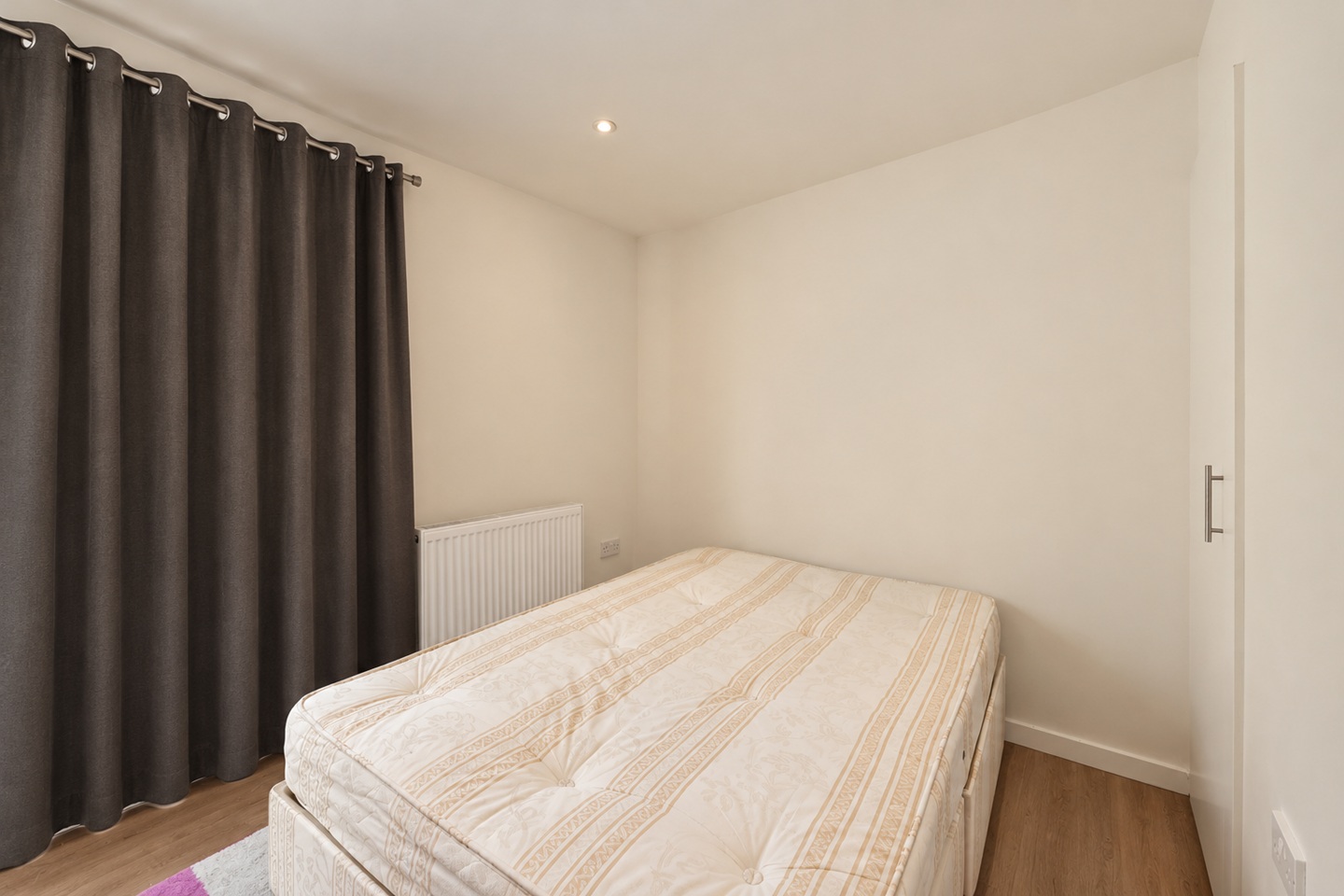 1 Bed Flat, Platinum Court, E1 photo 3