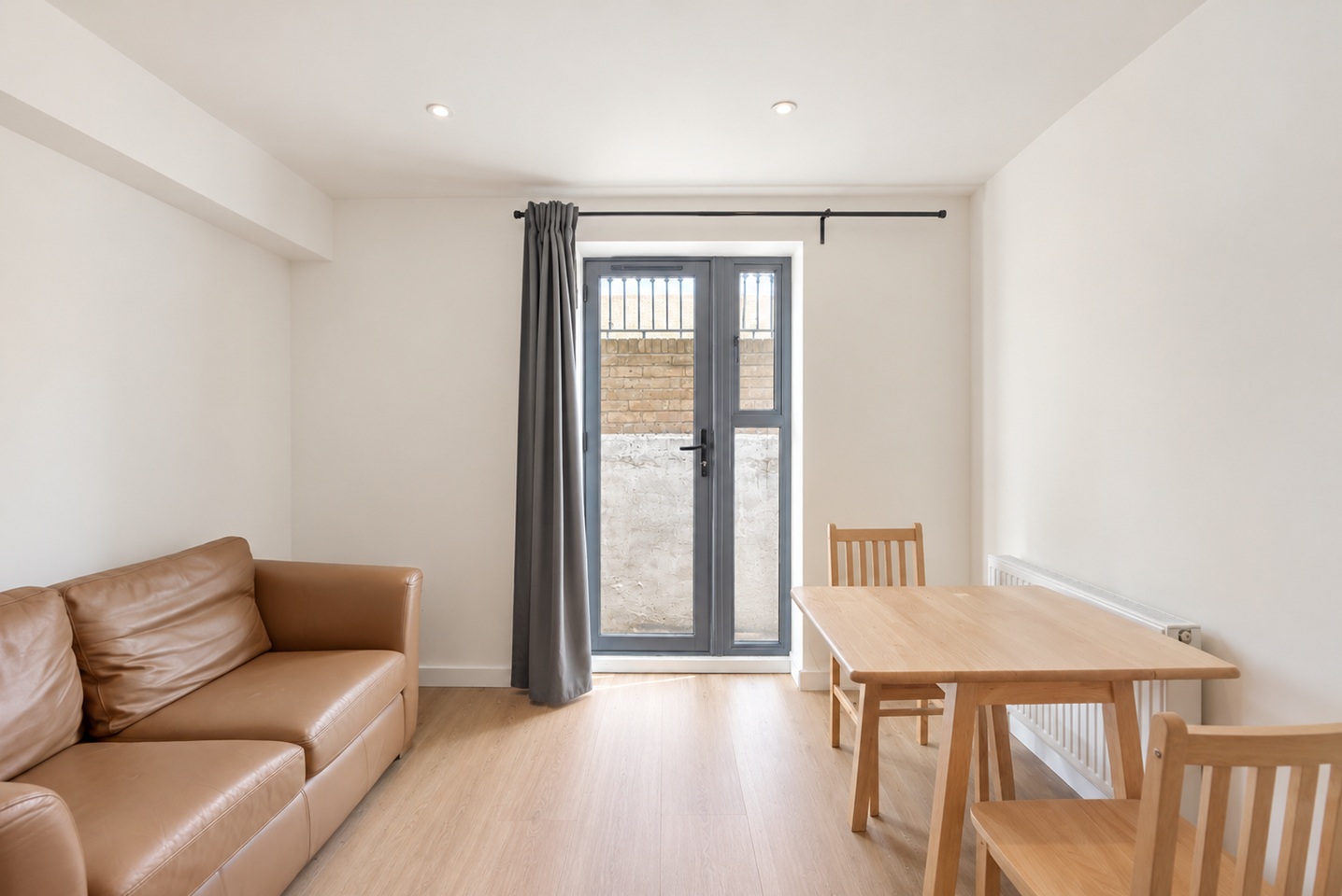 1 Bed Flat, Platinum Court, E1 photo 2