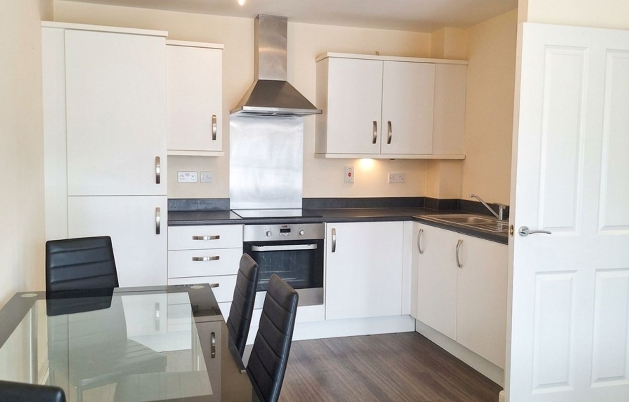 2 Bed Flat, Englefield House, RG30 photo 3