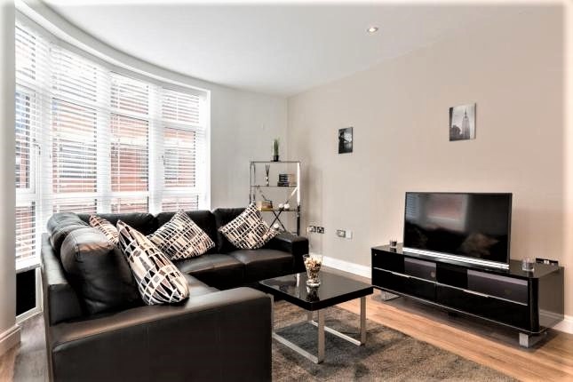 2 Bed Flat, Block, B18 photo 2