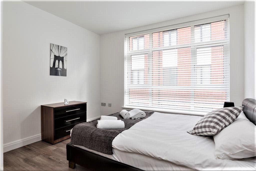 2 Bed Flat, Block, B18 photo 3