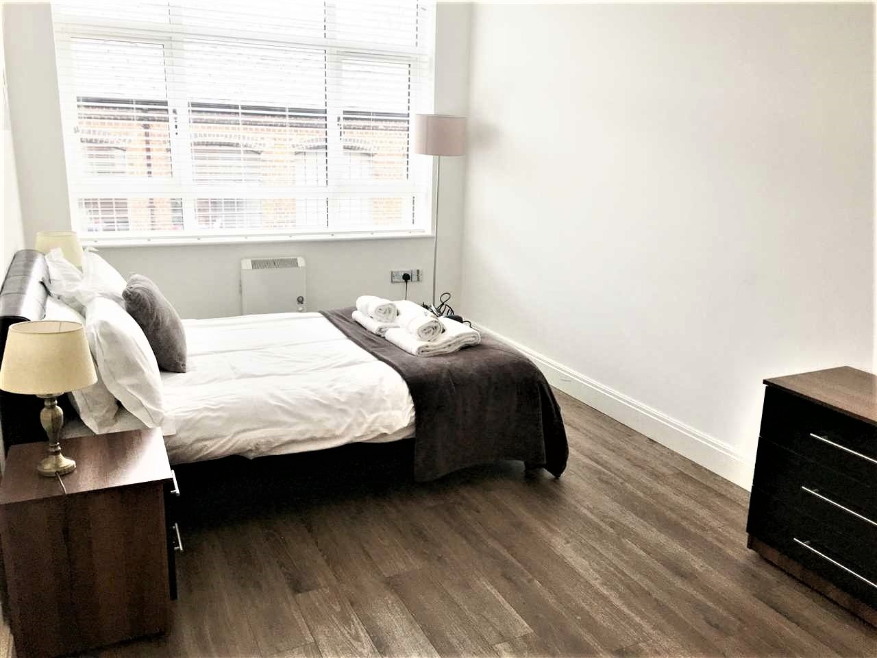 2 Bed Flat, Block, B18 photo 4