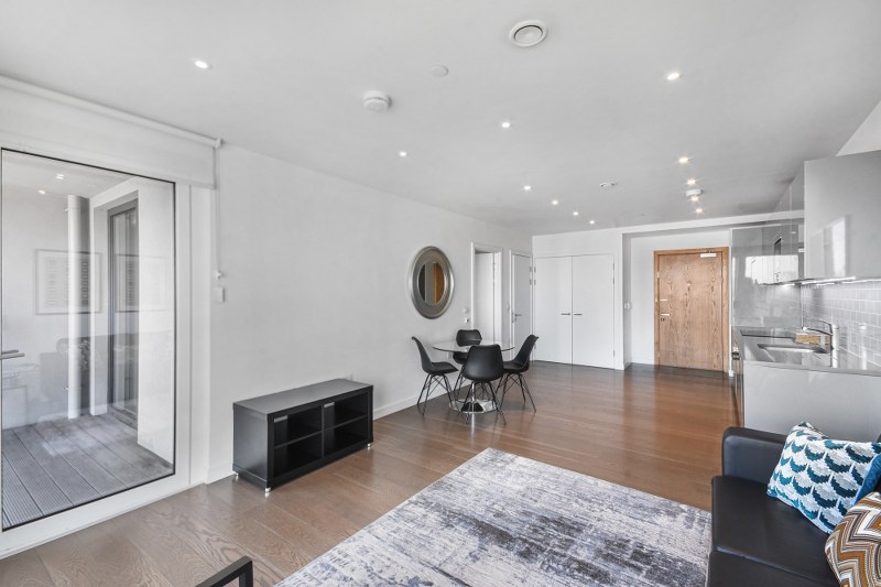 1 Bed Flat, Baldwin Point, SE17 photo 3
