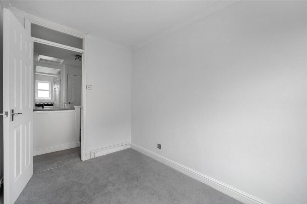 3 Bed Terraced House, Rectory Square, E1 photo 5