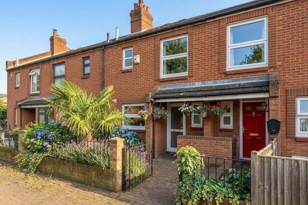 3 Bed Terraced House, Rectory Square, E1