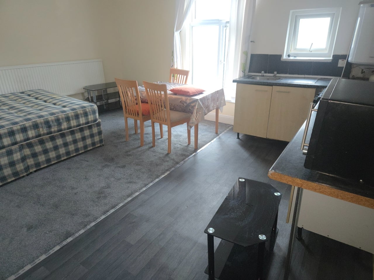 2 Bed Flat, Seymour Grove, M16 photo 2