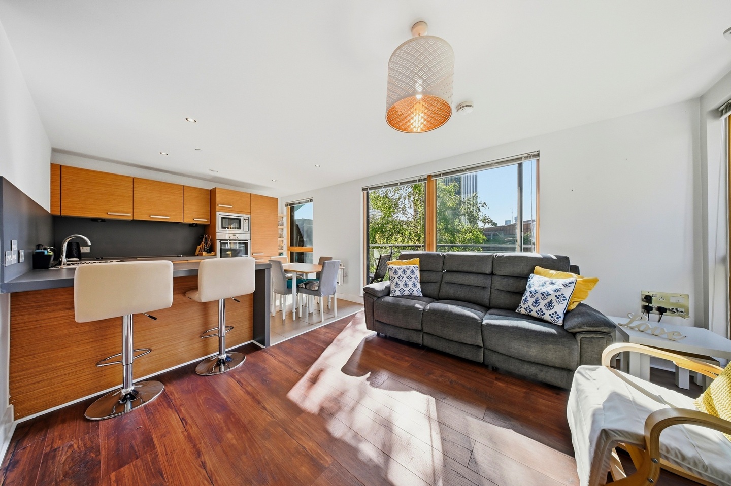 2 Bed Flat, Cypress Place, M4