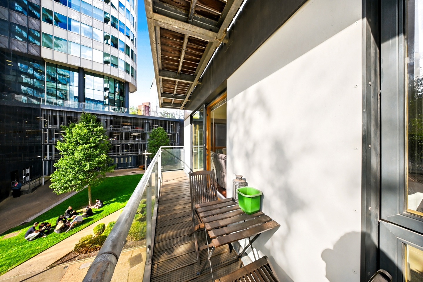 2 Bed Flat, Cypress Place, M4 photo 2