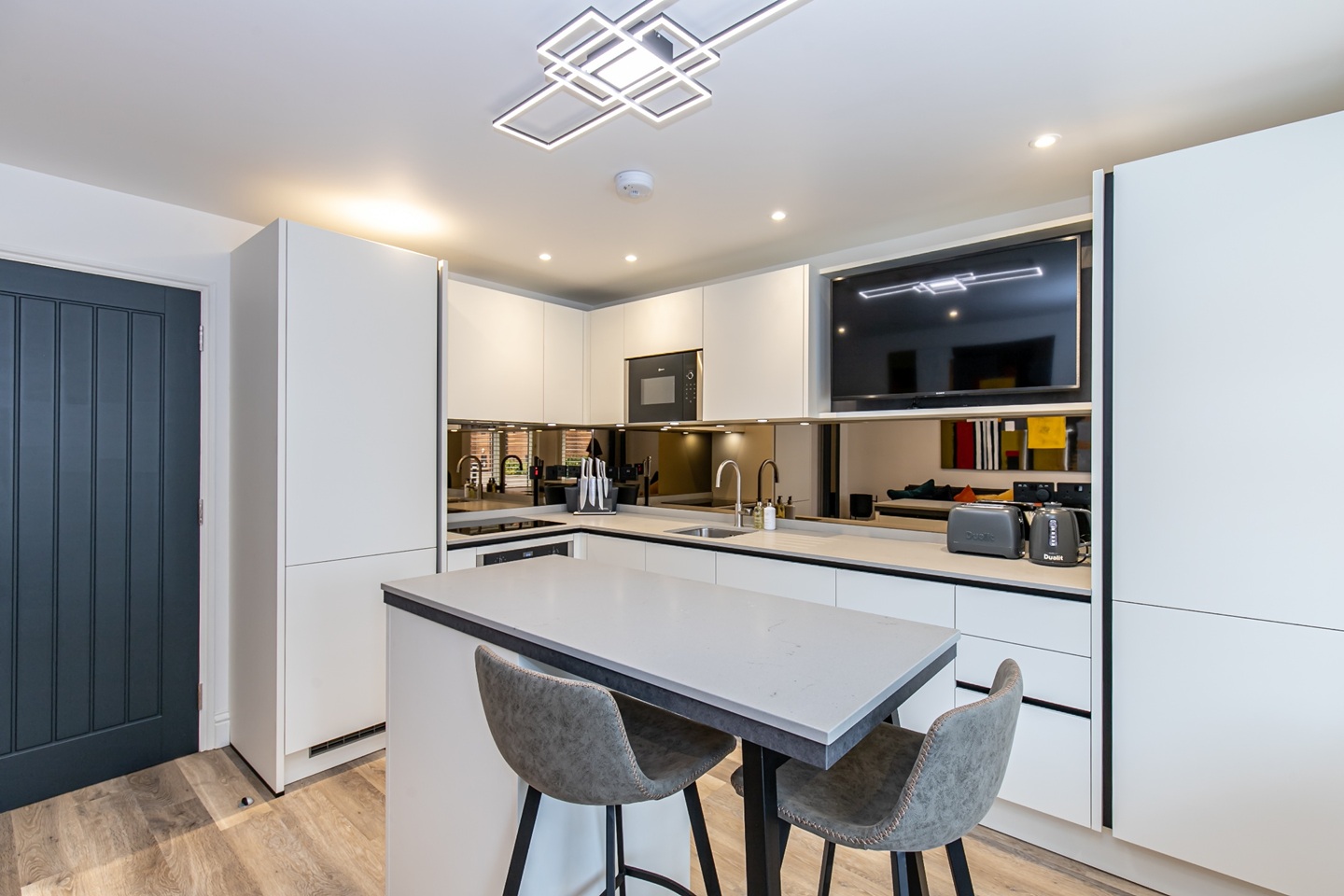 2 Bed Flat, Crescent Court, OX4 photo 2