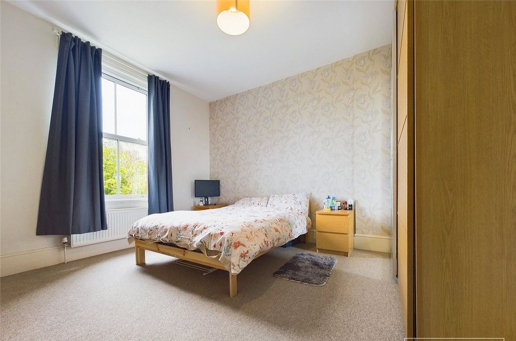 1 Bed Flat, Castle Crescent, RG1 photo 4