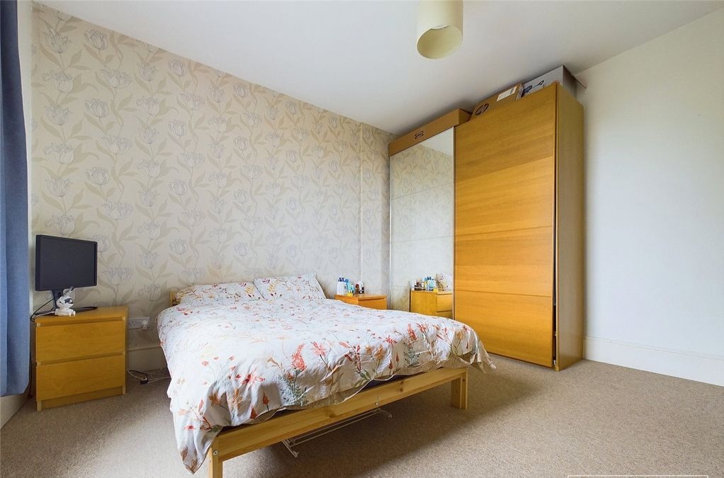 1 Bed Flat, Castle Crescent, RG1 photo 3