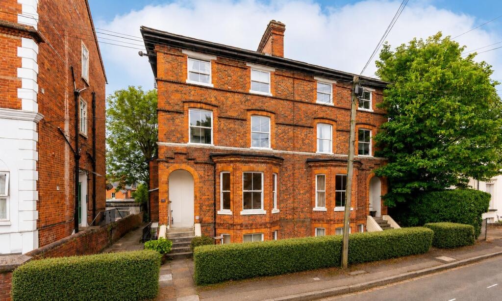 1 Bed Flat, Castle Crescent, RG1