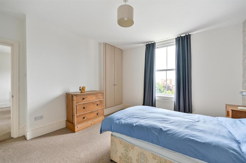 1 Bed Flat, Castle Crescent, RG1 photo 5