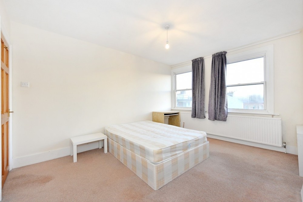 2 Bed Flat, London, W14 photo 5