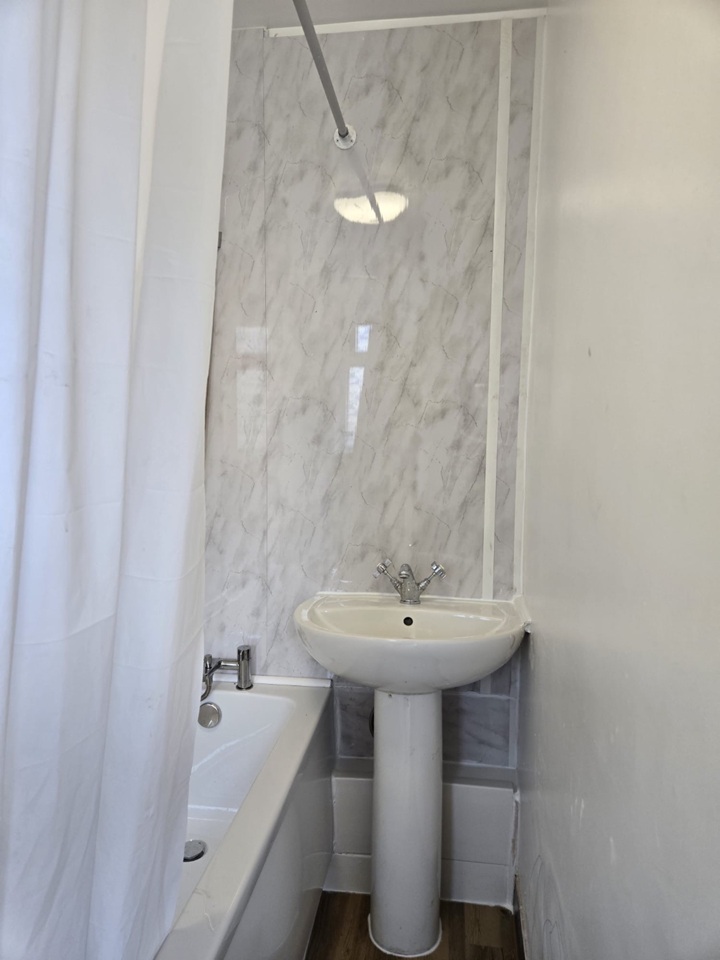 3 Bed Terraced House, Willinton Road, BS4