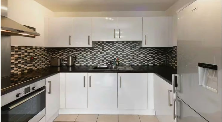 1 Bed Flat, Heol Glan Rheidol, CF10 photo 3