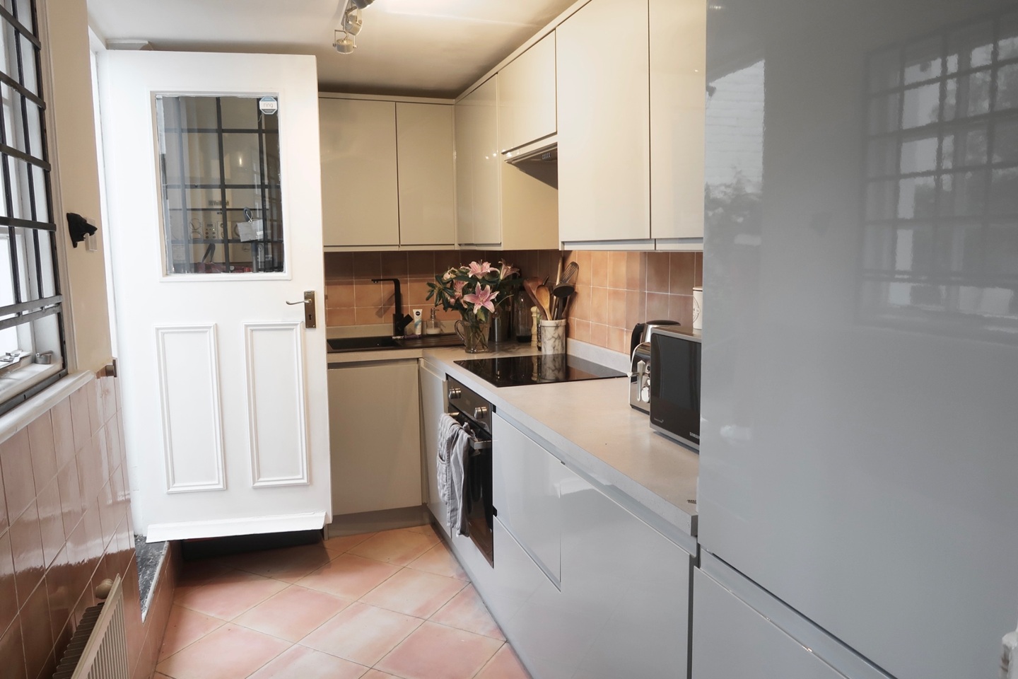 2 Bed Flat, Gunter Grove, SW10 photo 2