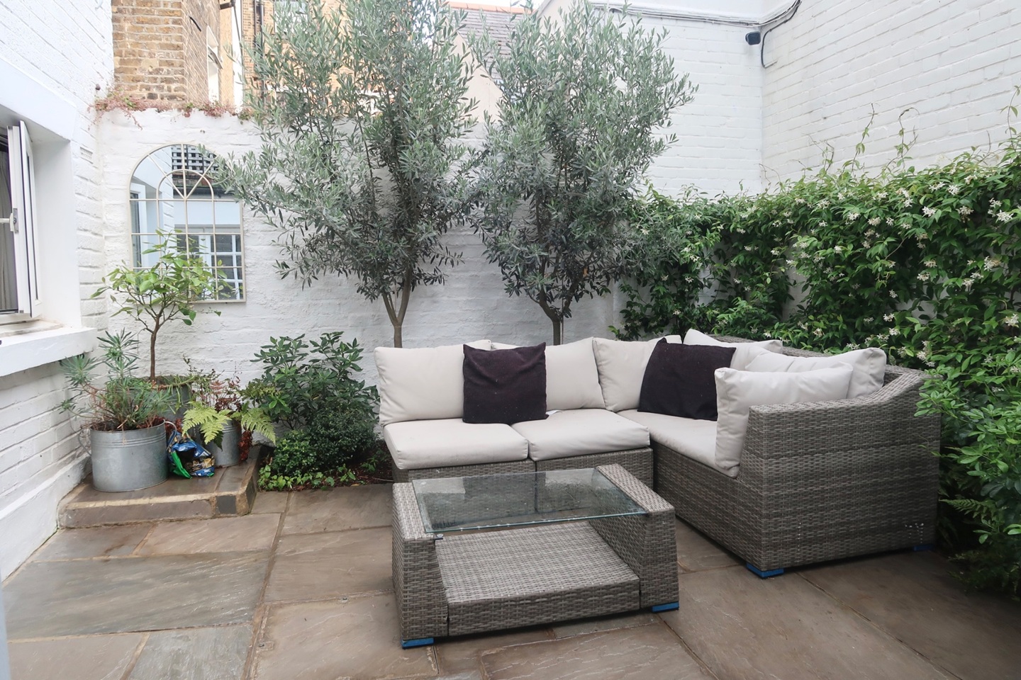 2 Bed Flat, Gunter Grove, SW10 photo 3