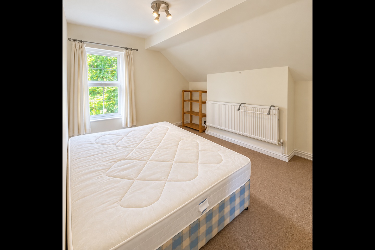 1 Bed Flat, Ellesmere Road, M21 photo 5