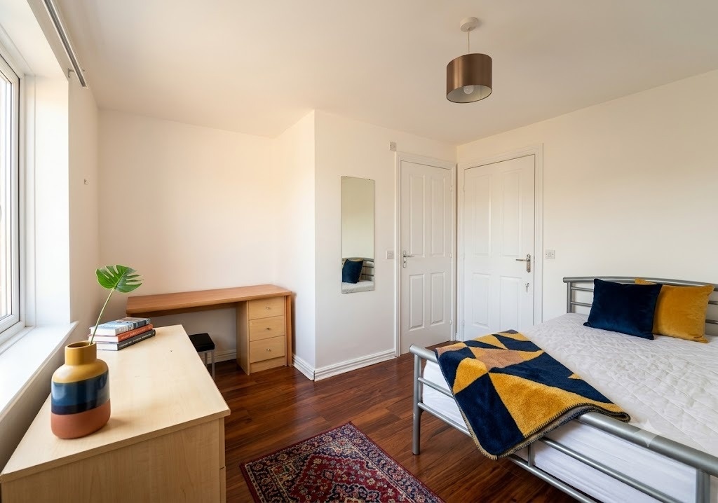 4 Bed Terraced House, Hitchen St, M13 photo 3