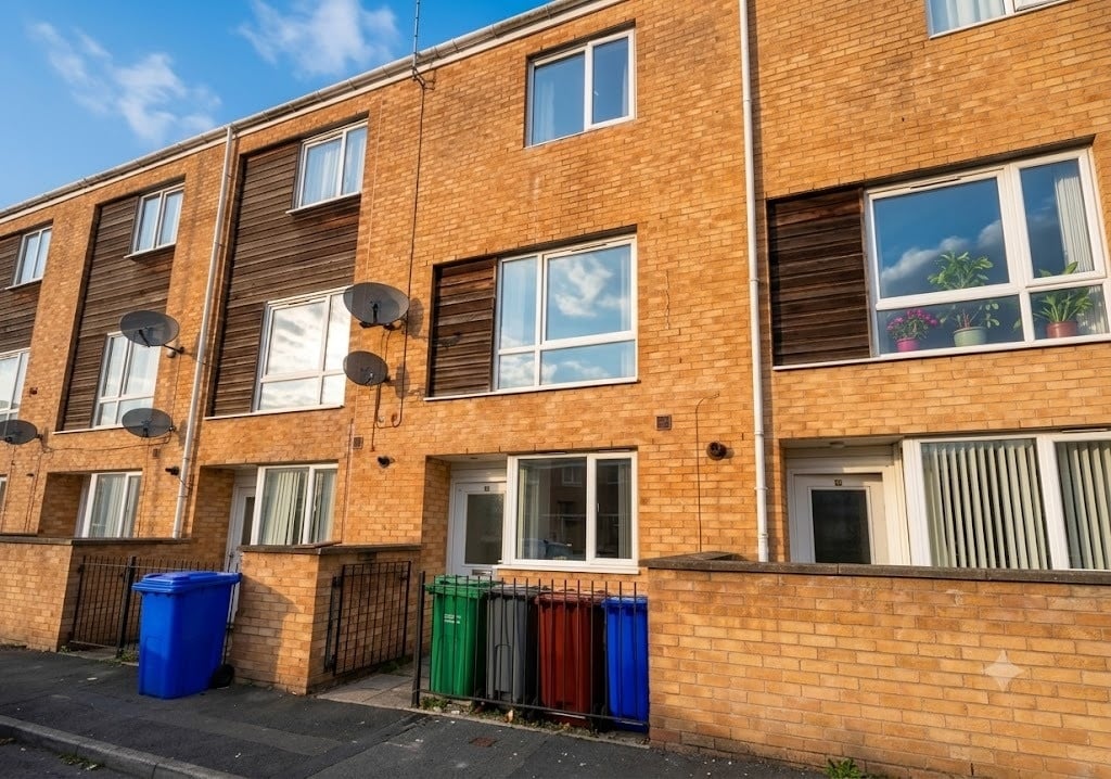 4 Bed Terraced House, Hitchen St, M13