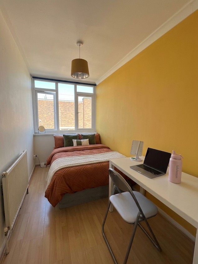 Room in a Shared Flat, Carey Gardens, SW8