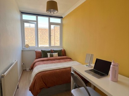 Room in a Shared Flat, Carey Gardens, SW8