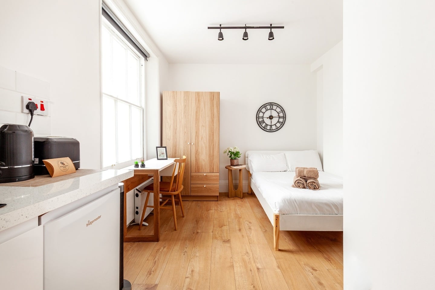Studio Flat, Kensington Gardens Square, W2