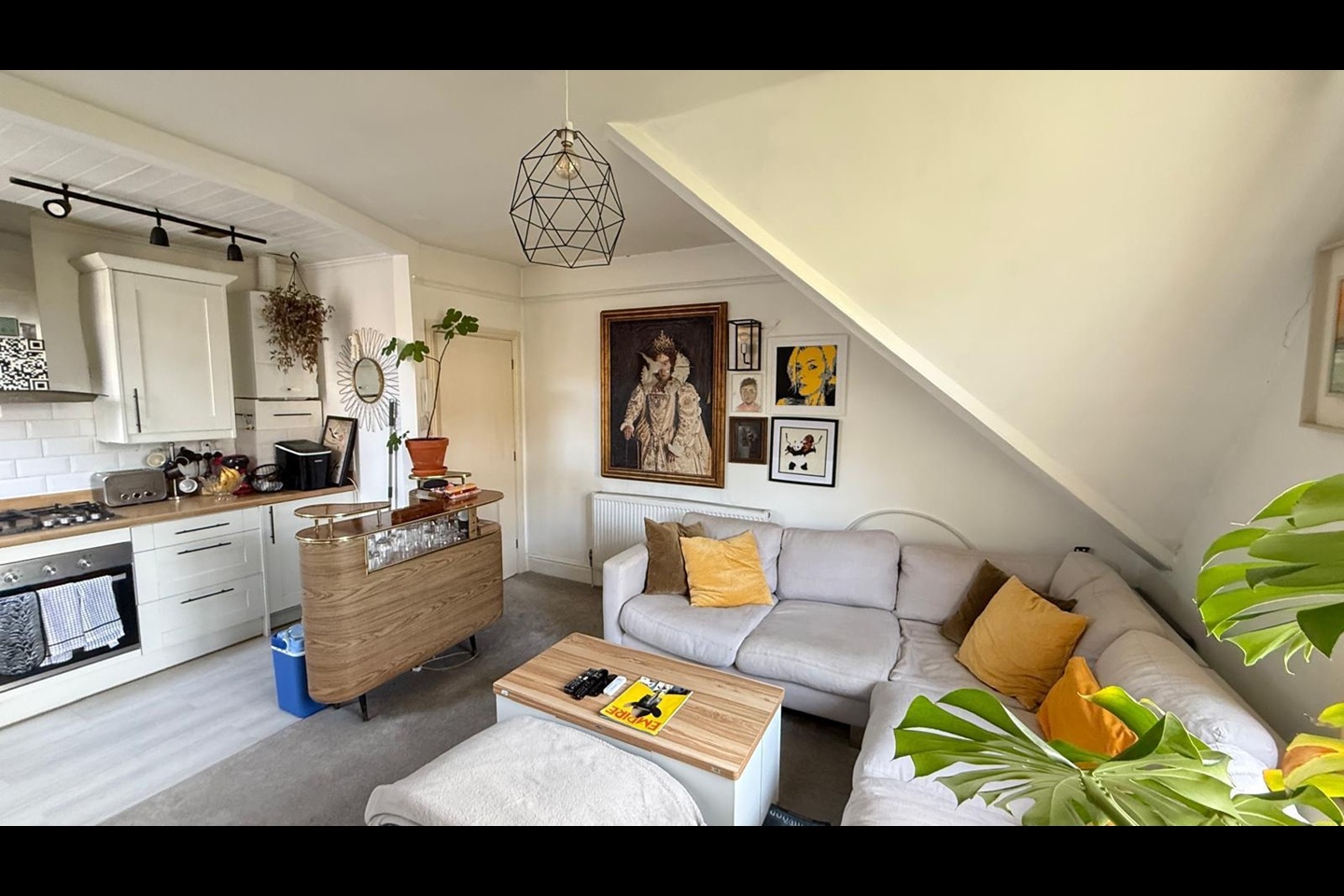 1 Bed Flat, Redland, BS6 photo 2