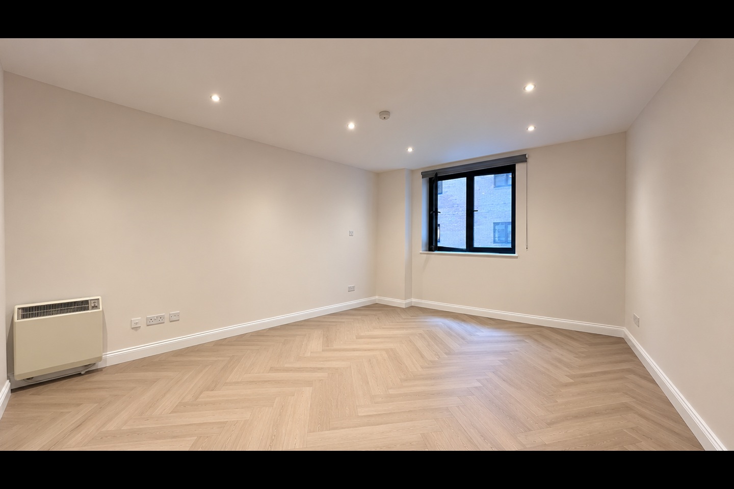 1 Bed Flat, Point West, SW7 photo 4