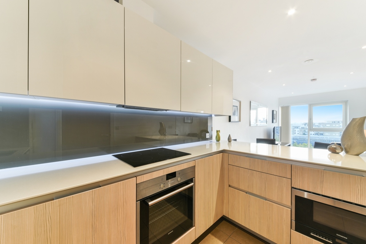 1 Bed Flat, Spinnaker House, SW18 photo 3