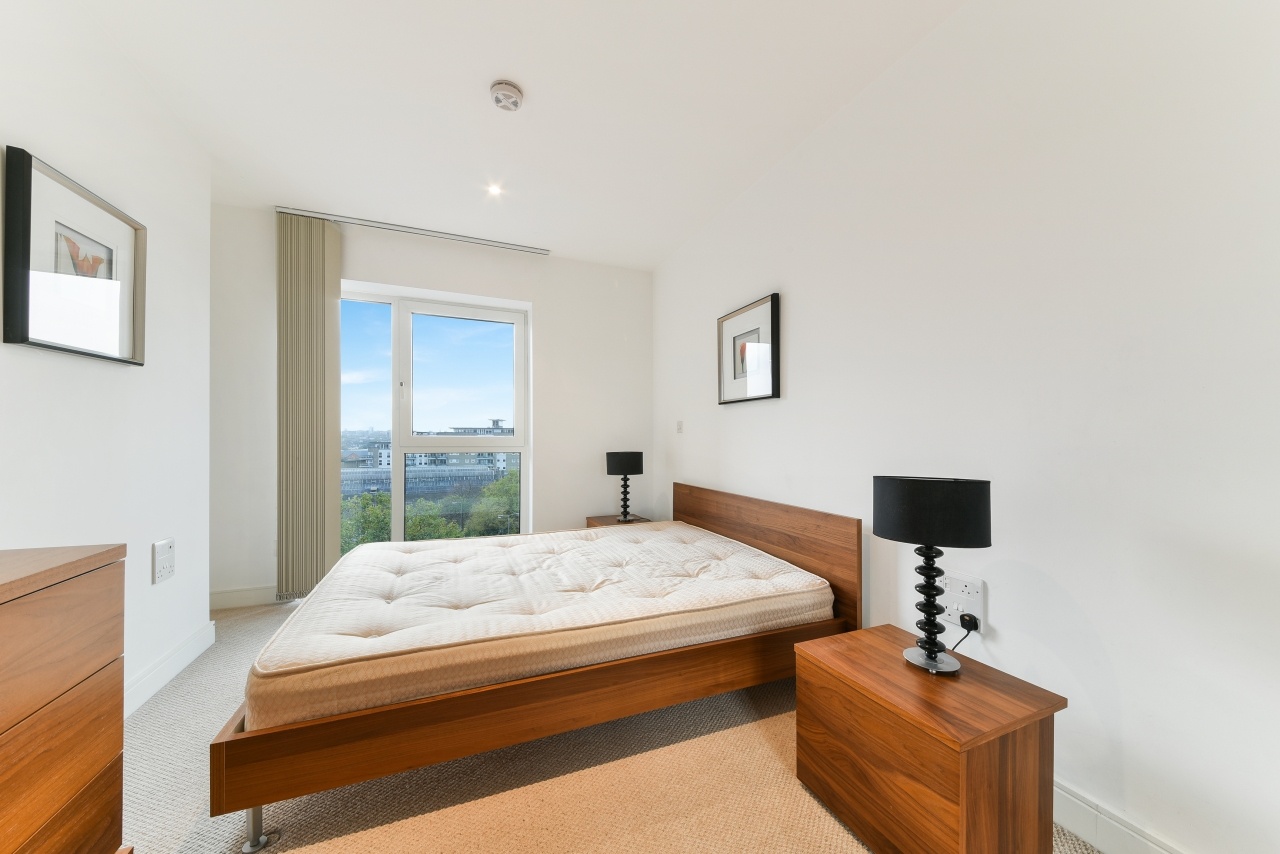1 Bed Flat, Spinnaker House, SW18 photo 5