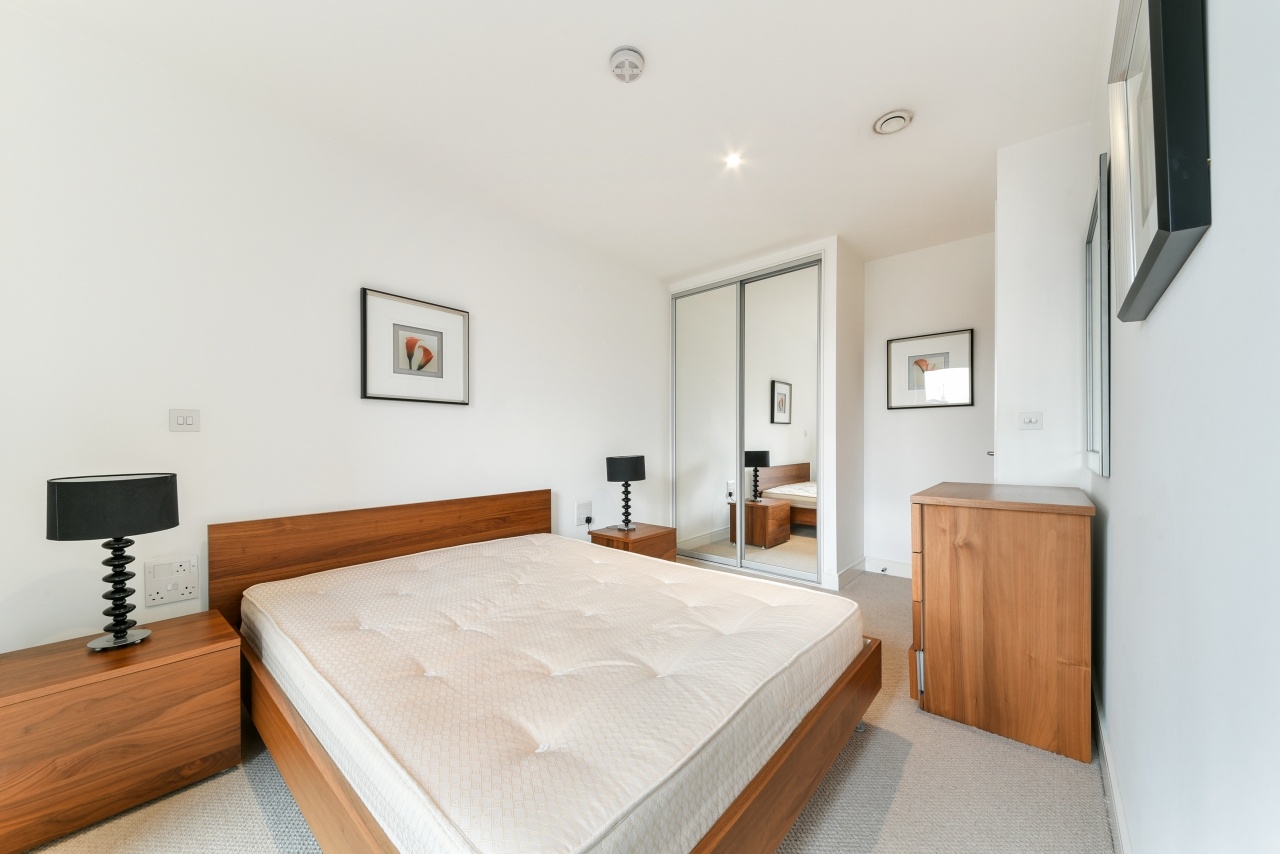 1 Bed Flat, Spinnaker House, SW18 photo 4
