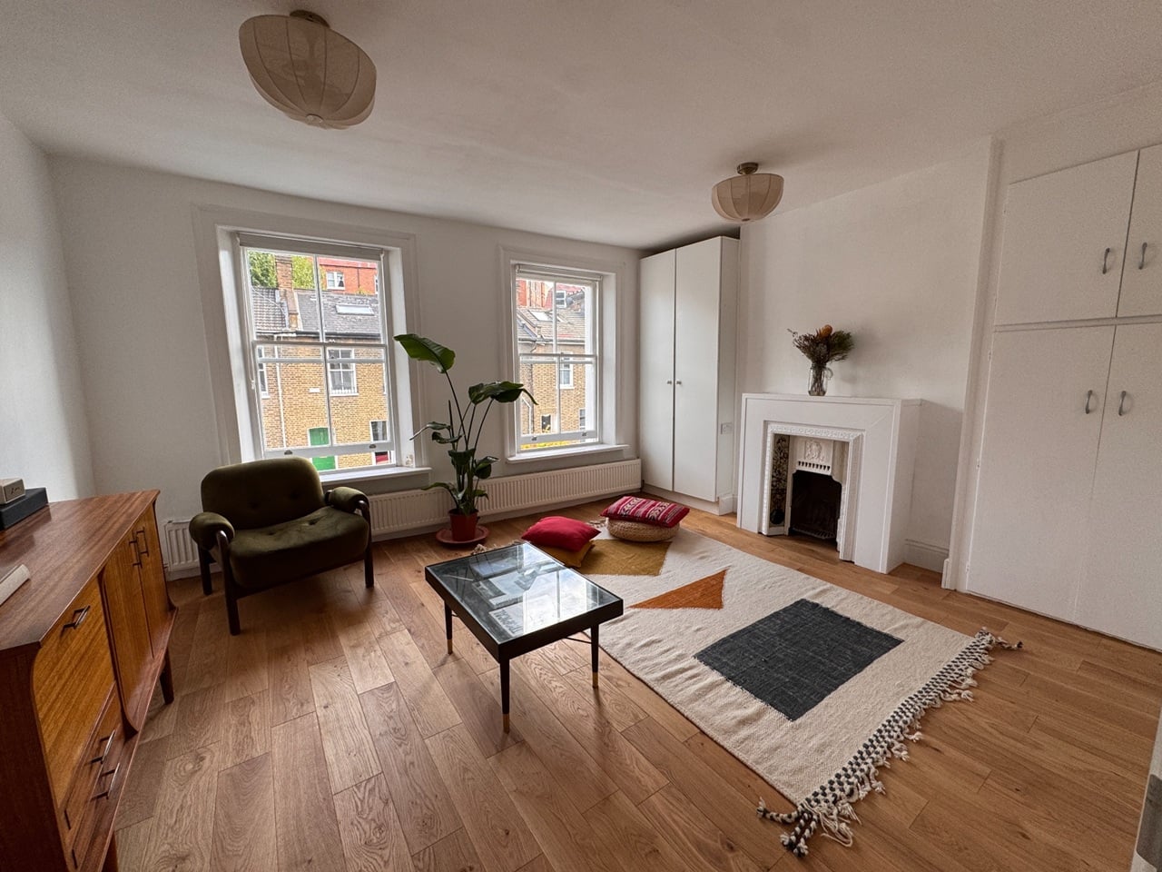 2 Bed Flat, Vernon St, W14 photo 2