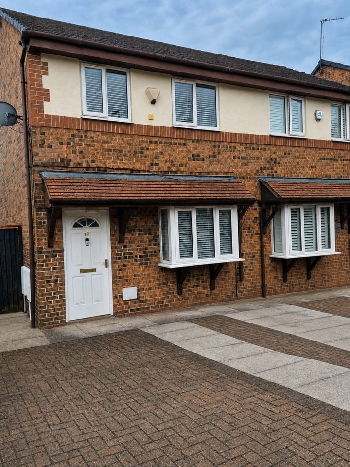 2 Bed Semi-Detached House, Hexon Close, M6