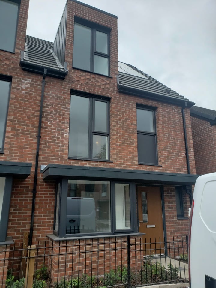 4 Bed Semi-Detached House, Amersham St, M5