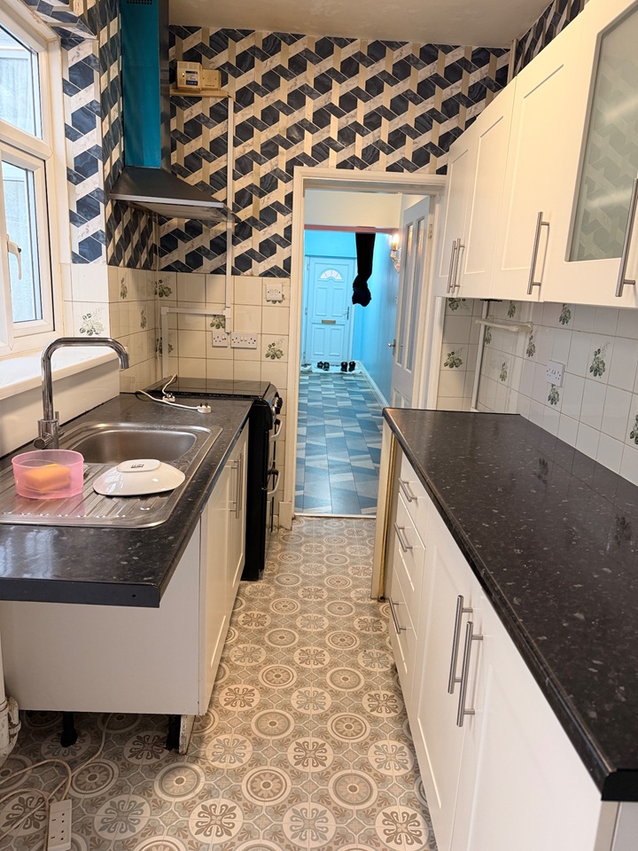 3 Bed Terraced House, Lancaster St, LE5 photo 4
